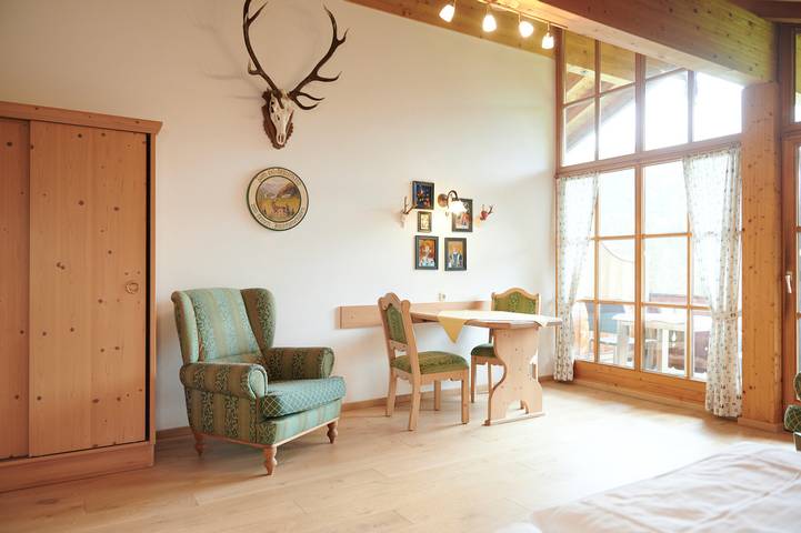 Ganze Ferienwohnung, Haus Lofertal - Ein-Raum-Ferienwohnung 37qm, Sonniger Südbalkon mit Bergpanorama in Reit im Winkl, Bayerische Alpen