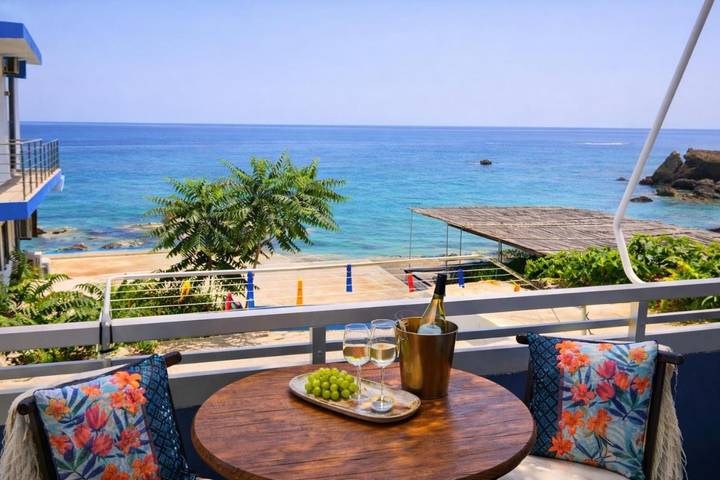 Maison d’hôte pour 2 personnes, avec terrasse et vue dans Palaiochora - 2