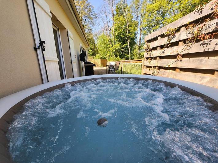 Location de vacances pour 9 personnes, avec Jacuzzi et Terrasse ainsi que Jardin et Vue à La Celle-sur-Morin