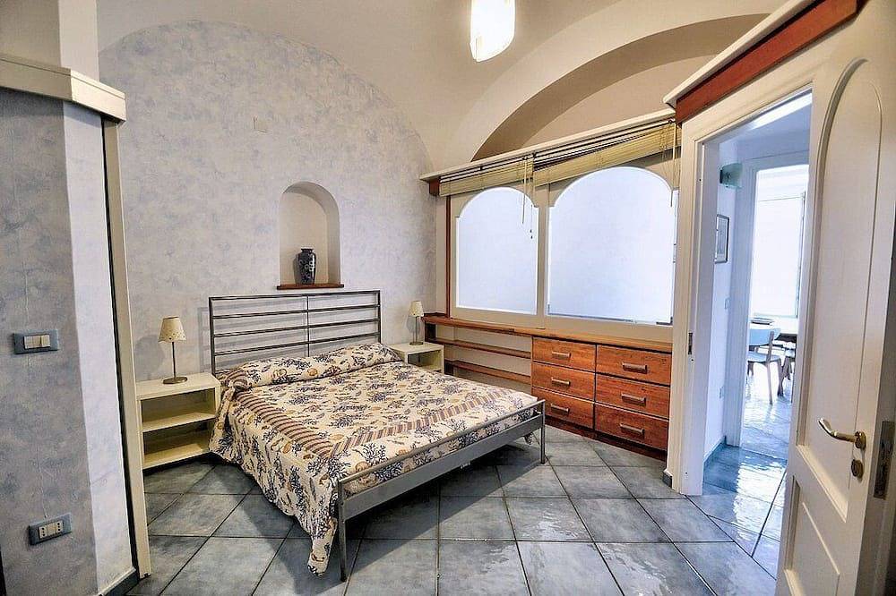 Hel lejlighed, Appartamento Attilia B: A graceful apartment which faces the sun and the sea, with Free Wi-Fi. in Amalfi, Amalfi Kysten