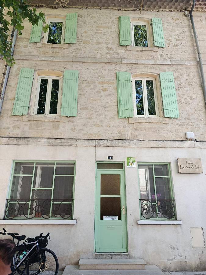 Location de vacances pour 8 personnes, avec vue et terrasse, animaux acceptés à Aramon