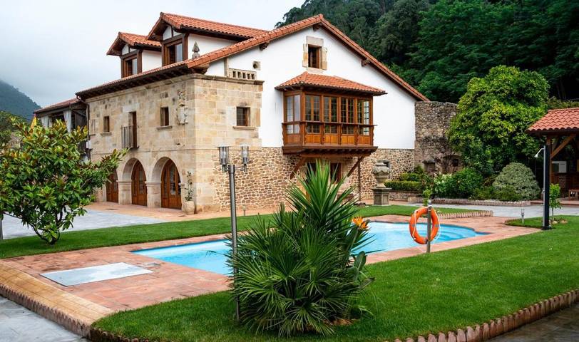 Chalet para 13 personas, con vistas además de piscina y jardín en Valle del Pas - 3