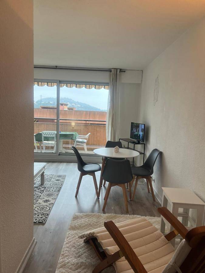 Gîte pour 3 personnes, avec terrasse et piscine, animaux acceptés à La Turbie - 2