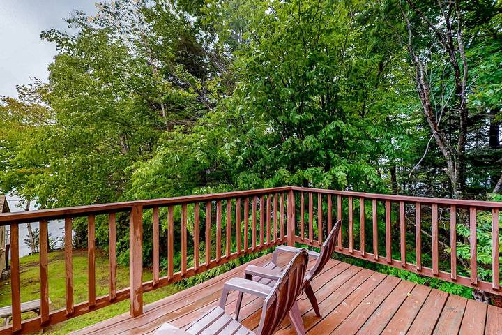 Vacation apartment for 12 people, with terrace, with pets in Moosehead Lake