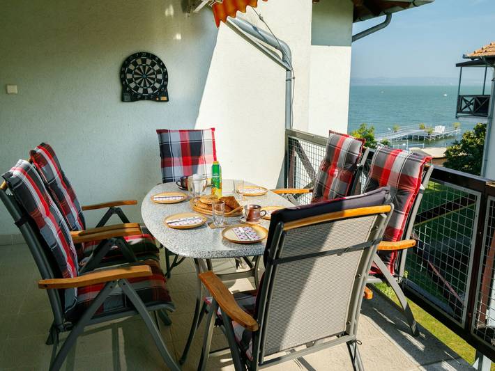Ferienwohnung für 9 Personen, mit Balkon und Garten sowie Seeblick am Balaton - 4