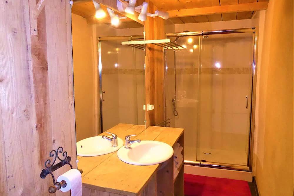 Superbe mas Avec Piscine en Pierre au Milieu des Vignes Dans Domaine Viticole in Bagnols-sur-Cèze, Nimes und Umgebung