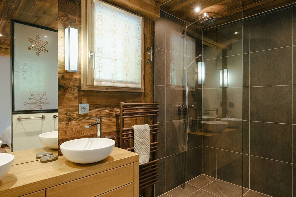 Chalet 5* moderne, proche pistes, garage, Wifi in La Clusaz, Région d'Annecy
