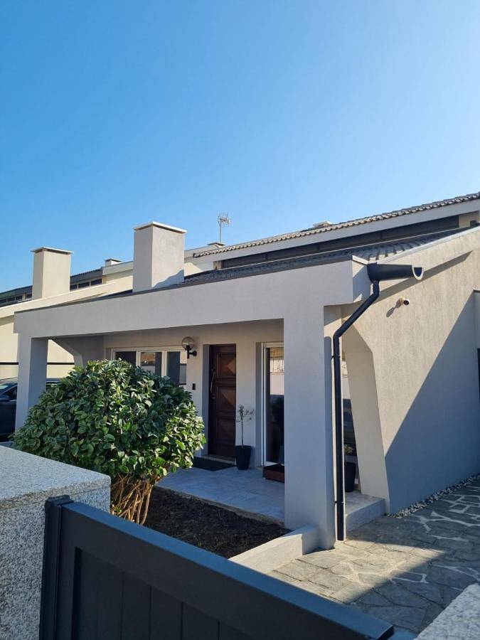 On The Way - Mindelo Beach/Guest House in Mindelo, District de Porto