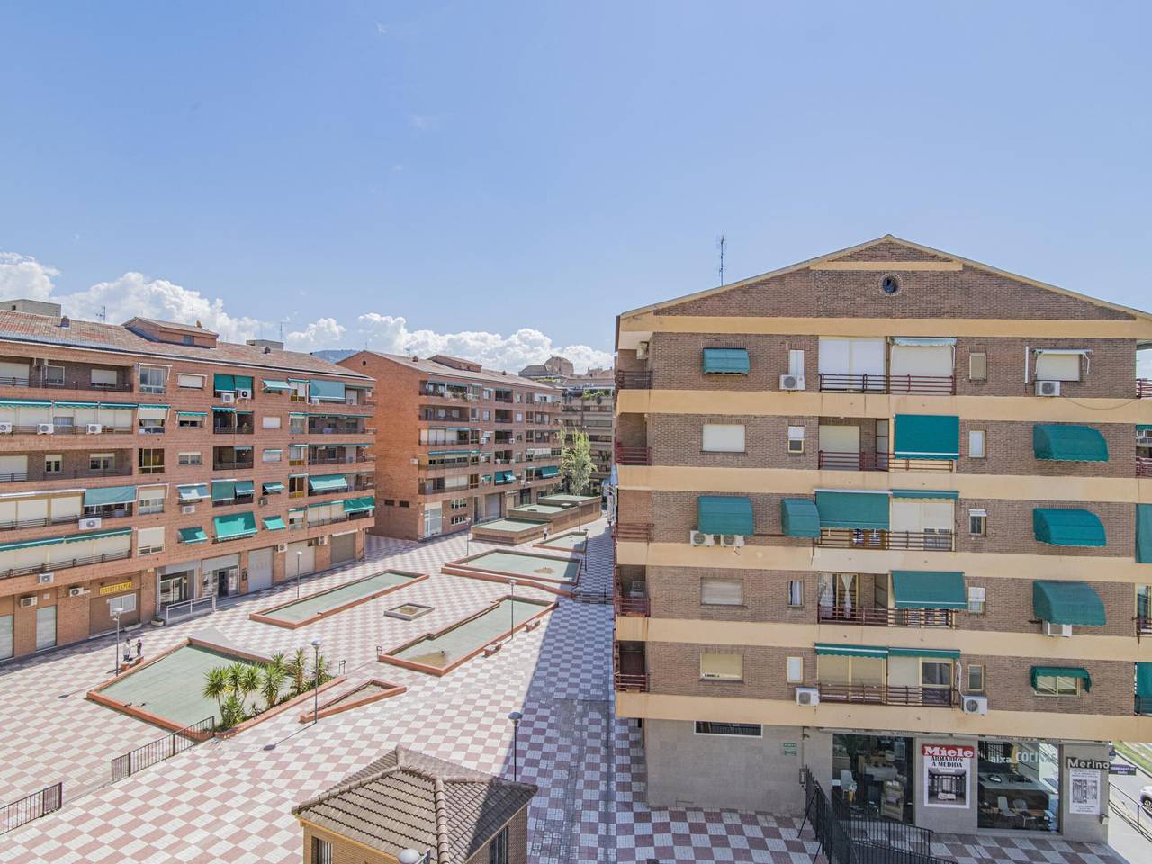 Apartamento entero, Retiro Acogedor en Granada: Apartamento de 2 Habitaciones con Terraza in Beiro, Granada