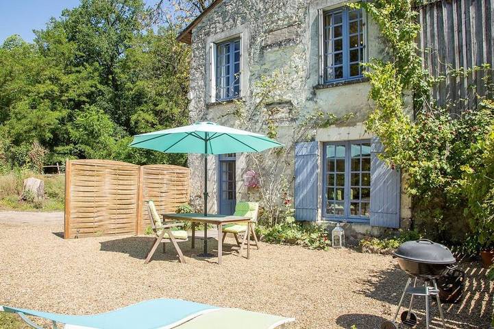 Gîte pour 2 personnes, avec jardin à Noyant