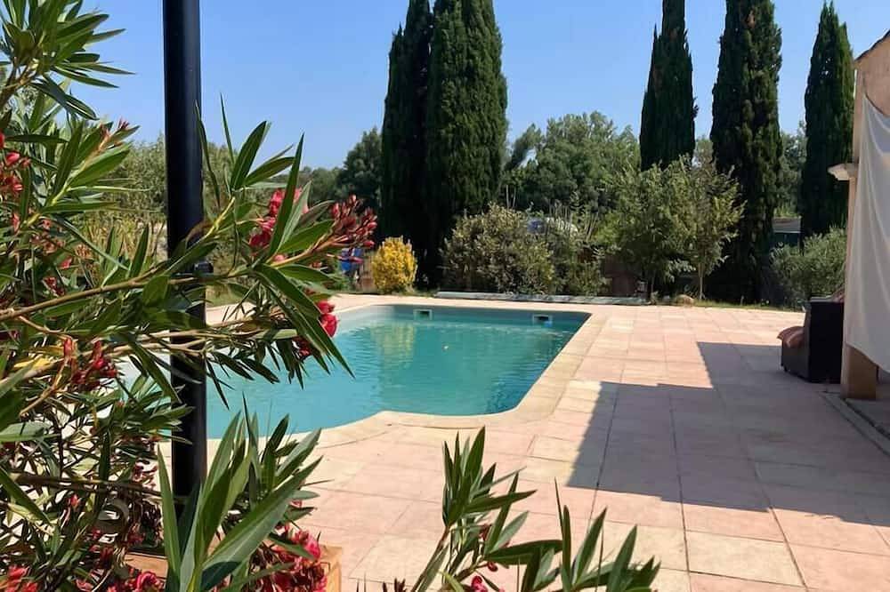 Villa La Graine de Vie with shared pool in Le Thoronet, Draguignan region