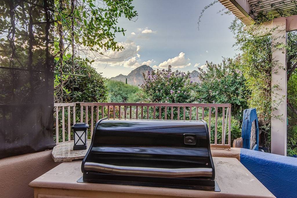 Discover luxury at Sedona Retreat West, a 3Br, 2Ba oasis with stunning red rock views. in Sedona, Oak Creek Canyon