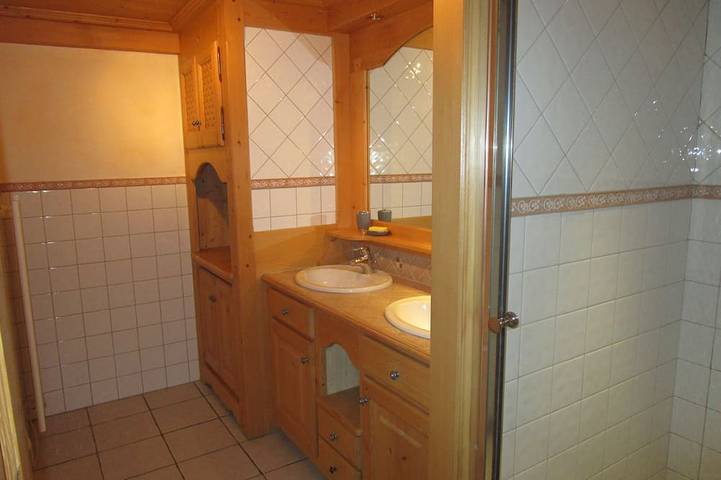 Gîte pour 4 personnes, avec terrasse et jardin dans Office De Tourisme De Combloux - 3