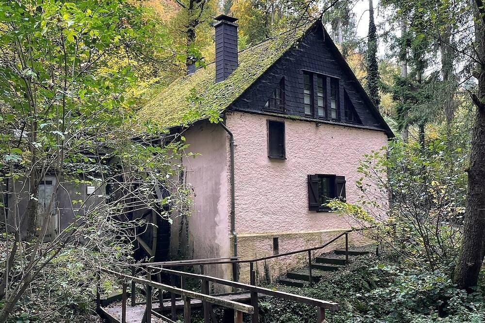 Alte Bauernmühle mit Wasserrad umgebaut als Ferienhaus in Irmenach, Bernkastel-Kues & Umgebung