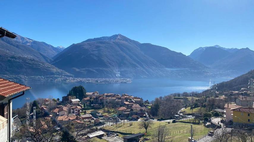 Ferienwohnung für 6 Personen, mit Balkon und Terrasse sowie Garten und Seeblick in Cremia