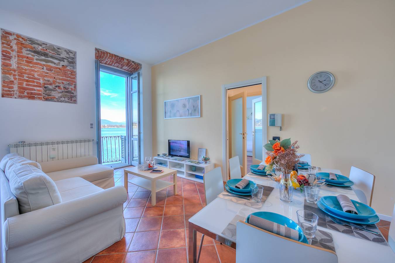 Apartamento entero, La Dolce Vita Pied dans L' Eau in Arona (Lago Maggiore), Municipio de Arona