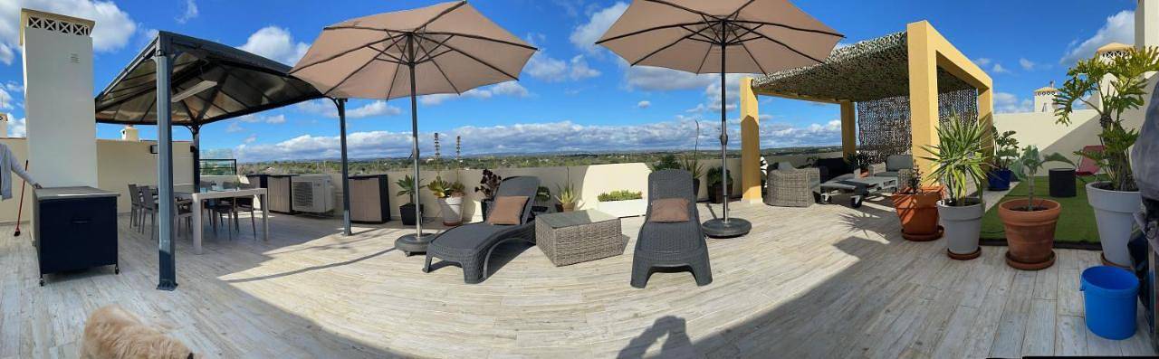 Apartamento de vacaciones para 4 personas, con terraza además de vistas y piscina - 1