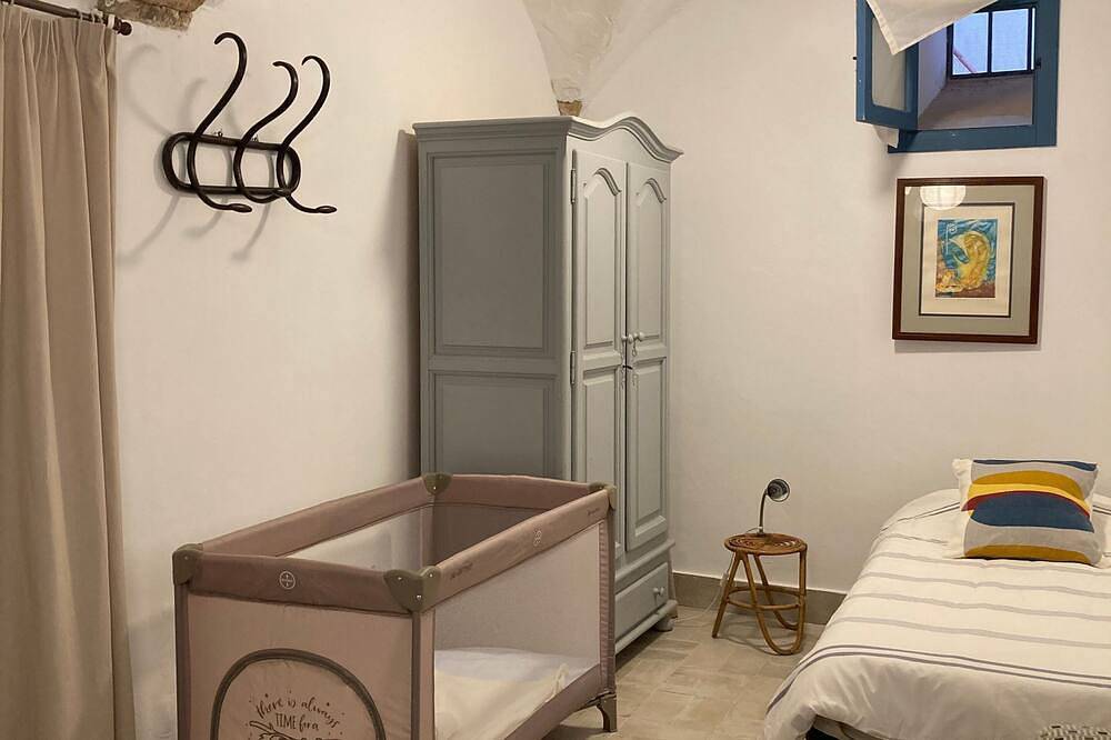 Entire apartment, Charming 1900 Andalusian Apartment in Arcos de la Frontera in Arcos de la Frontera, White Villages