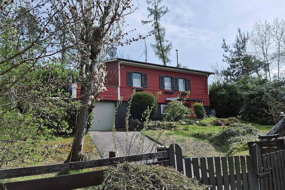 Haus am Waldrand mit Sauna und und Aussicht über Rheintal in Weyer, Lahn-Taunus