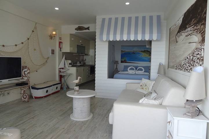 Appartement entier, Lingon Silver Apartment, Wifi, AC, balcon in Praia da Califórnia, Sesimbra