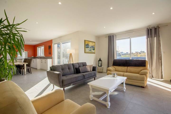 Gîte pour 10 personnes, avec Jacuzzi ainsi que Terrasse et Jardin dans Kerhillio