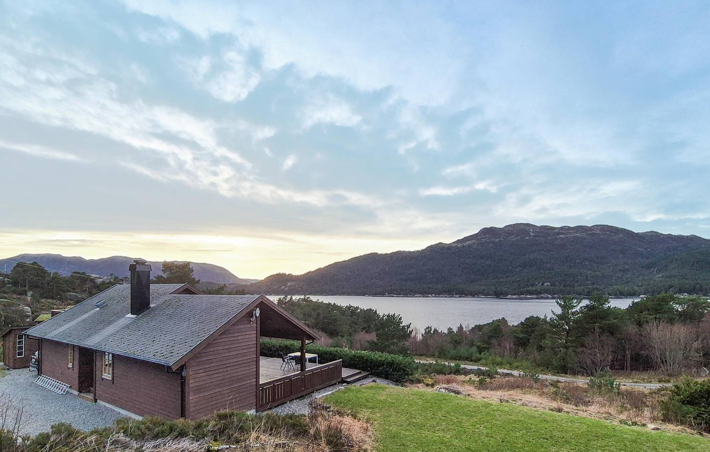 Feriehus for 9 personer med terrasse in Sognefjorden