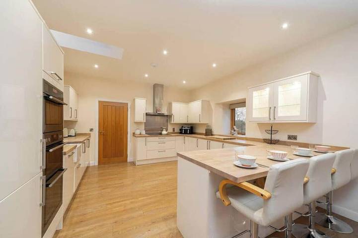 Glamping for 9 people, with balcony and garden as well as hot tub in Aberdeenshire