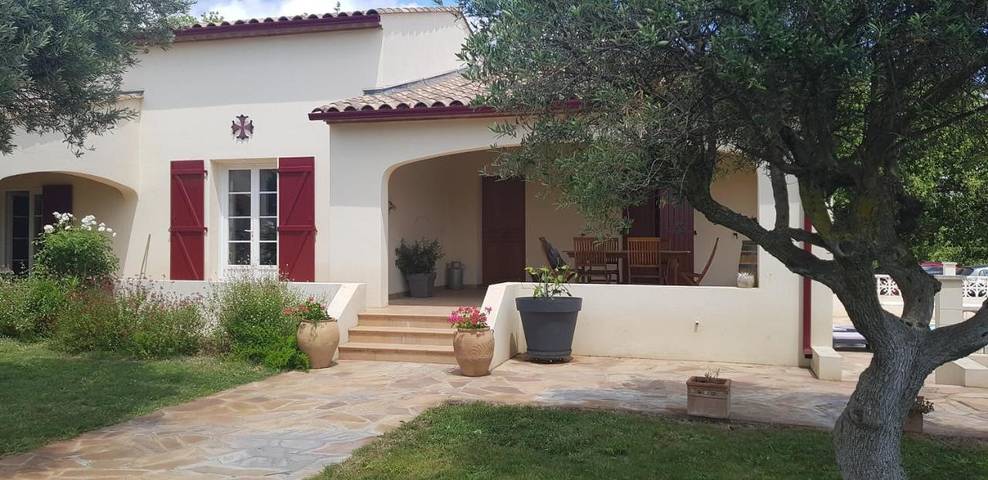 Location de vacances pour 2 personnes, avec vue ainsi que jardin et piscine à Lézignan-la-Cèbe - 4