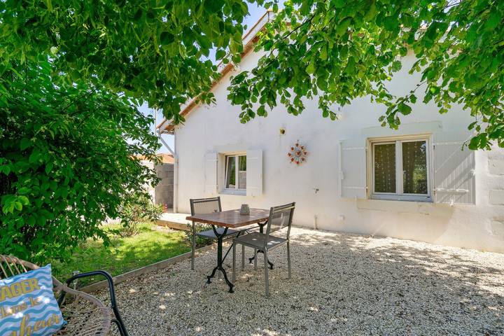 Bed and Breakfast for 2 personer med have in Marennes, Côte de Beauté