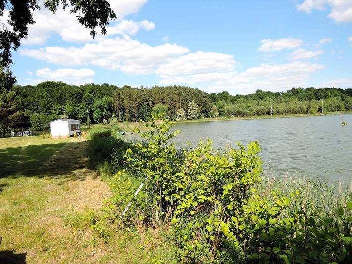 Ferienhaus für 4 Personen, mit Terrasse und Garten sowie Seeblick