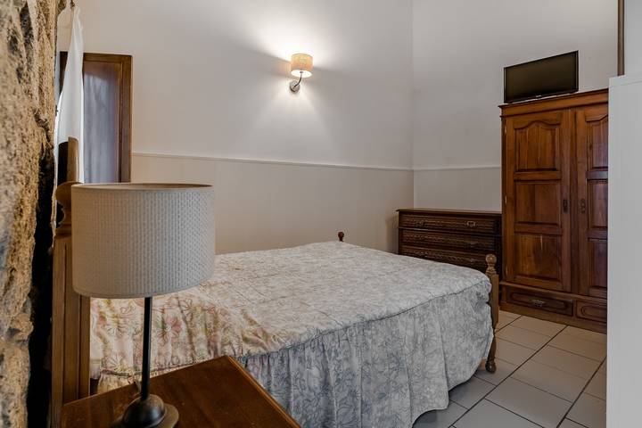 Room 'Casa Do Caldas - Room 5' with Shared Pool, Shared Terrace and Wi-Fi in Retorta e Tougues, Porto District