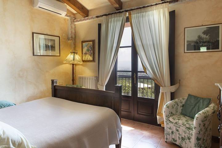 Big Private Garden, AC, Swimming Pool, Hot Tub, Huge Play Area, & Great Views in Capannori, Provincia di Lucca