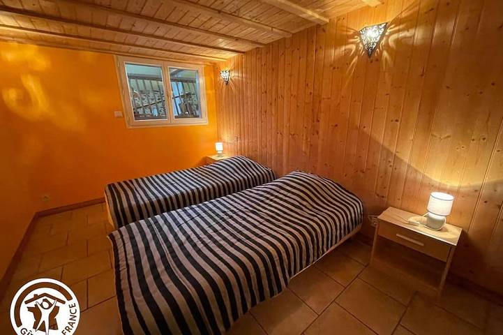 Gîte pour 8 personnes, avec jardin à Le Champ-Saint-Père - 3