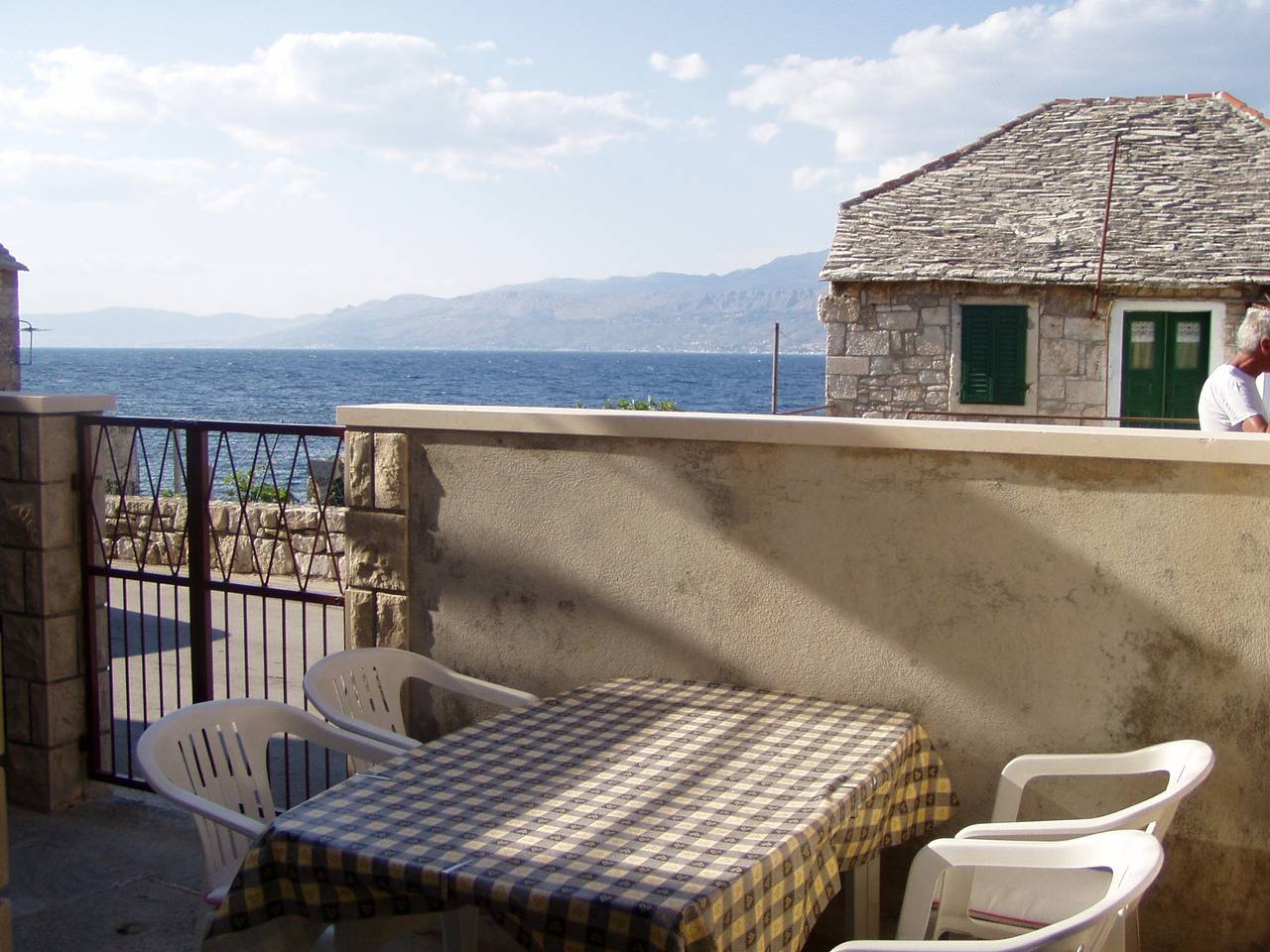 Ganze Wohnung, 2-Zimmer-Ferienwohnung mit Terrasse und Meerblick Postira, Brac -b in Postira, Brac