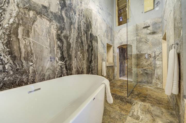 Room for 2 people, with Hot tub in Malta