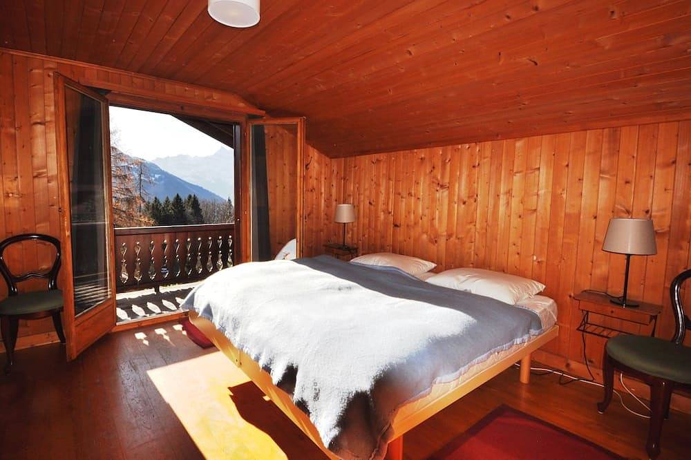 Le chalet est situé à 150m du départ de la télécabine de Barboleuse, reliant le domaine skiable de V in Gryon, Alpes Vaudoises