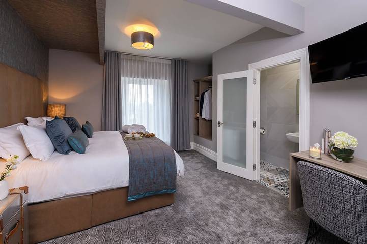 Bed and breakfast for 26 people in Ireland