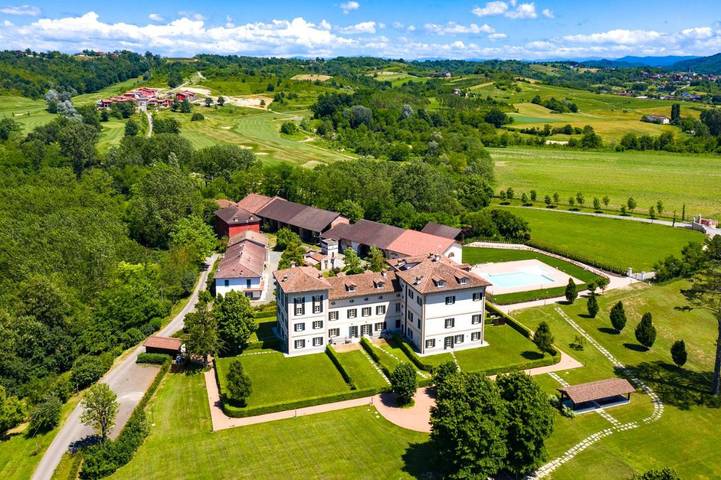 Appart’hôtel pour 4 personnes, avec jardin et piscine ainsi que vue et sauna, animaux acceptés