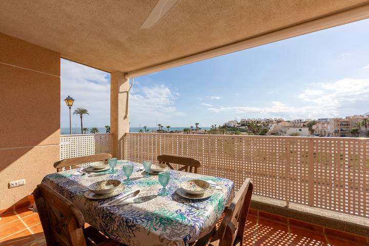 Apartamento entero, Apartamento 'Al Lado De La Playa' con vistas al mar, piscina compartida y Wi-Fi in Urbanización Las Gaviotas, Pulpí