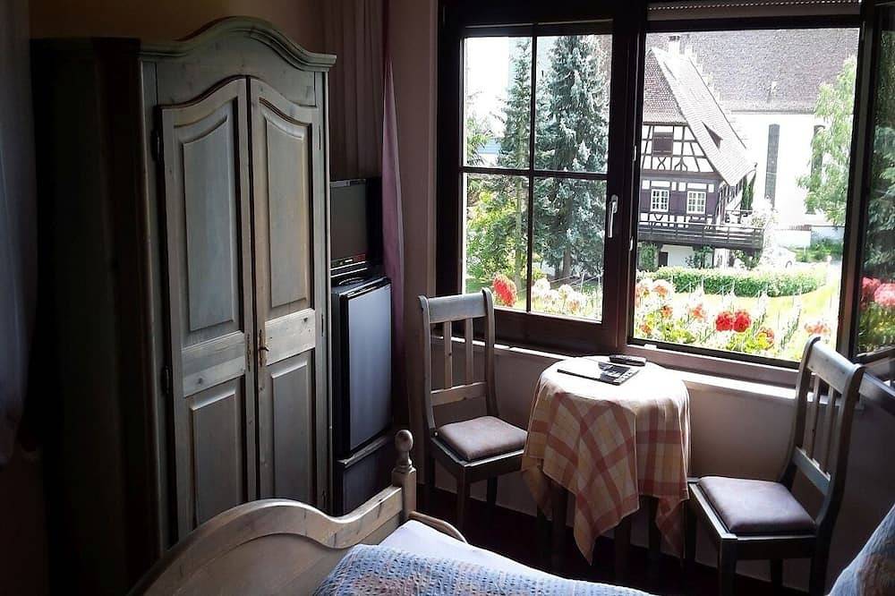 Ganze Wohnung, Doppelzimmer zur Einzelnutzung mit Dusche/Wc in Hagnau am Bodensee, Obersee (Bodensee)