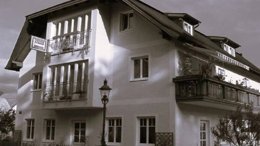Vakantiewoning voor 4 personen, met balkon en whirlpool in Strobl