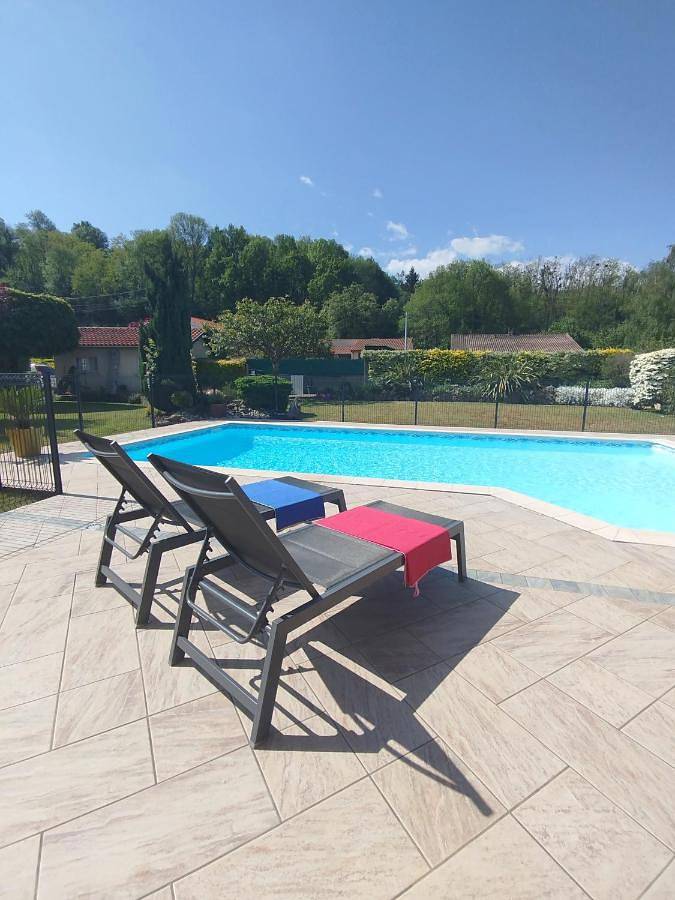 Location de vacances pour 2 personnes, avec jardin ainsi que terrasse et piscine à Saint-Paul-de-Jarrat - 2