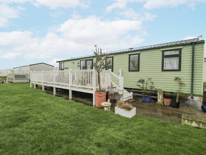 Caravan for 6 people, with garden, with pets in Towyn