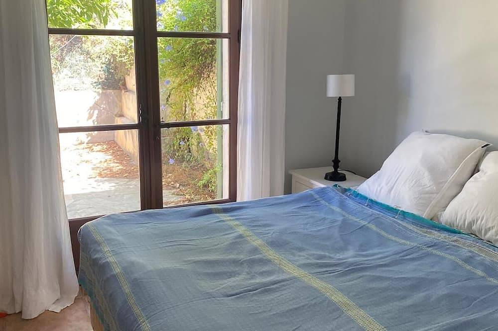 Saint-Tropez sea-view paradise, private swimming pool, 3 min from beach in l'Escalet, Ramatuelle
