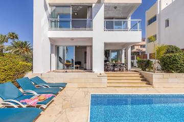 Villa for 6 People in Peyia, South Cyprus, Photo 2