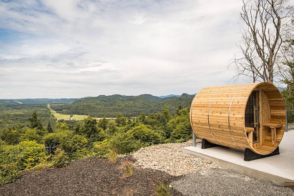 Villa Summit | Movie Theater | Game room | Views | Hot Tub & Sauna | Tremblant Living in La Conception, Québec