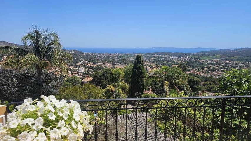 Villa pour 12 personnes, avec piscine ainsi que jacuzzi et balcon, adapté aux familles à Bormes-les-Mimosas - 2
