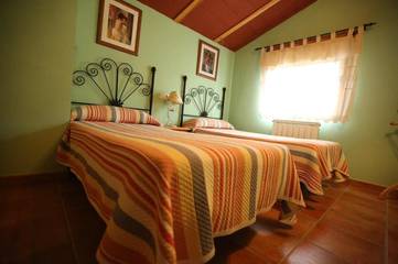 Casa de vacaciones para 12 personas, con vistas además de jardín y piscina, Se admiten mascotas en Sierra de Cazorla
