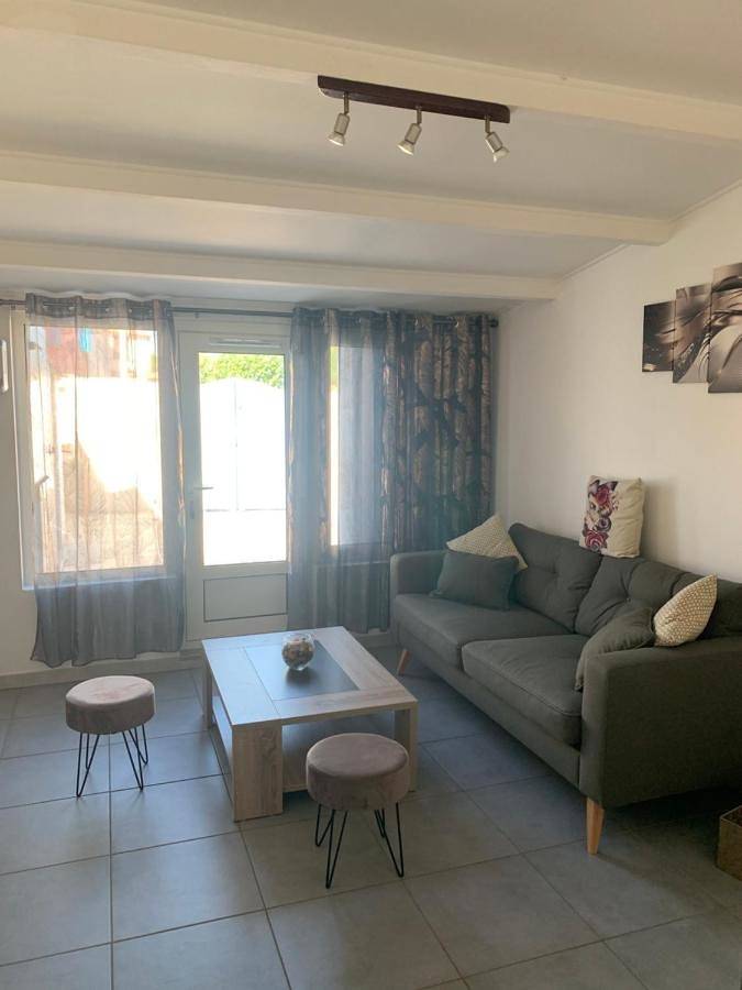 Location de vacances pour 4 personnes, avec vue et jardin à Port-de-Bouc - 2