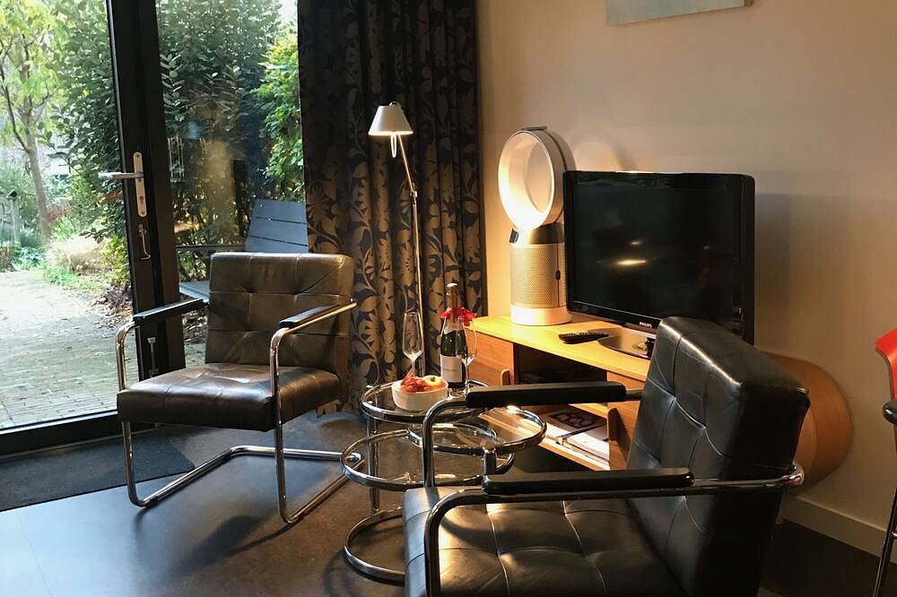 B&B / Art gallery with terras / garden In the historic center of Dordrecht in Dordrecht, Parco Nazionale De Biesbosch